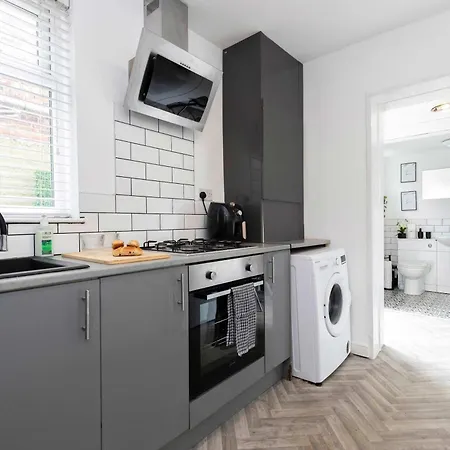4 Bedroom 3 Bath House بيت للعطل