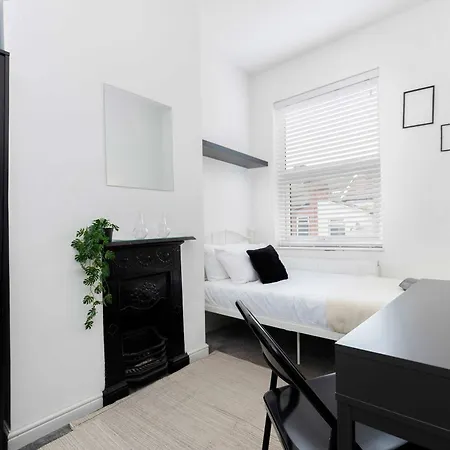4 Bedroom 3 Bath House بيت للعطل *