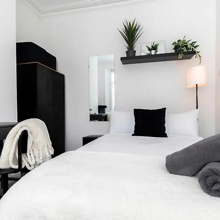 بيت للعطل 4 Bedroom 3 Bath House ريدكار
