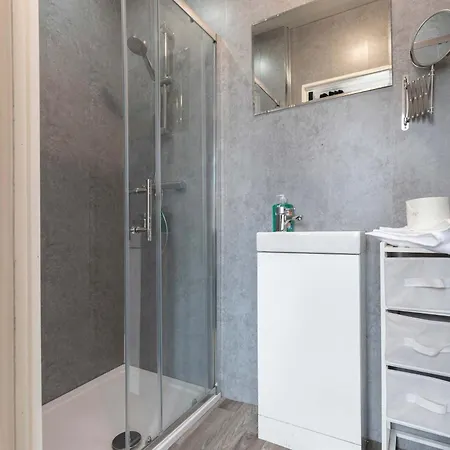 4 Bedroom 3 Bath House بيت للعطل *